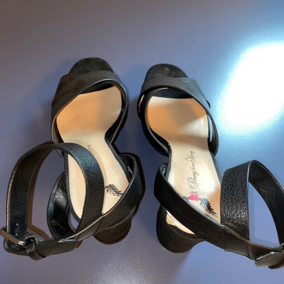 heels - Picture 2 of 5